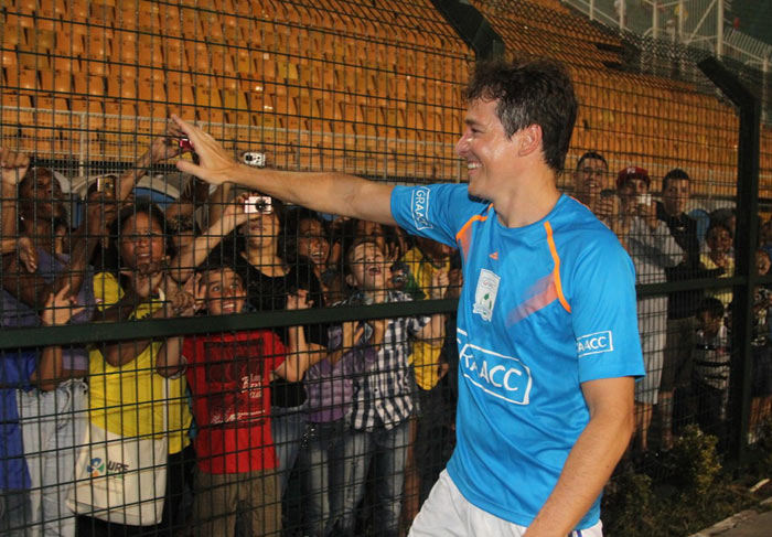 Rodrigo Faro em futebol promovido pelo GRAAC