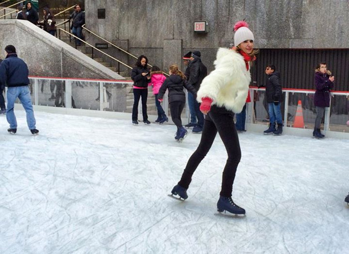 Luciana Gimenez faz patinação em Nova York