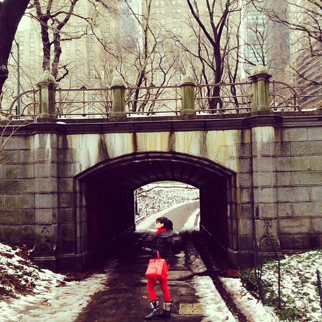 Sthefany Brito passeia pelo Central Park, em Nova York