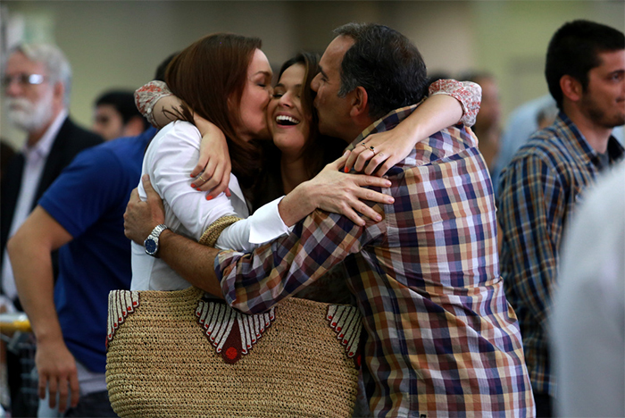 Bruna Marquezine grava nova novela global em aeroporto no Rio