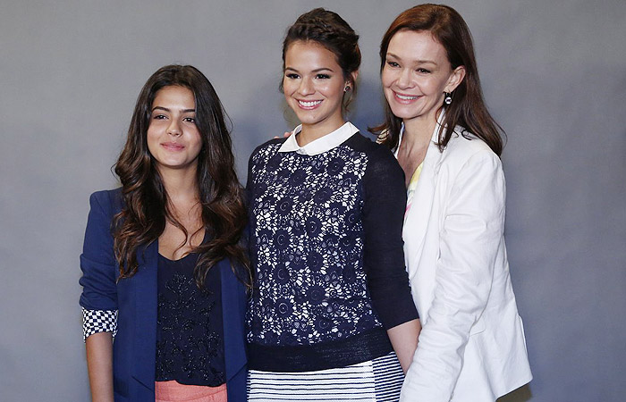 Bruna Marquezine se emociona ao apresentar nova novela da Globo