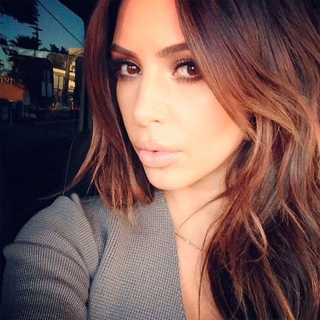 Kim Kardashian volta a ser morena, mas reclama da decisão