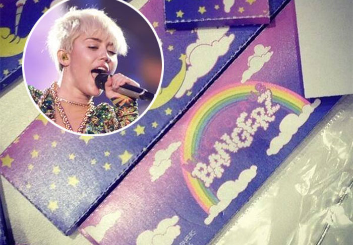 Com apologia à maconha, Miley Cyrus estreia turnê em Vancouver 