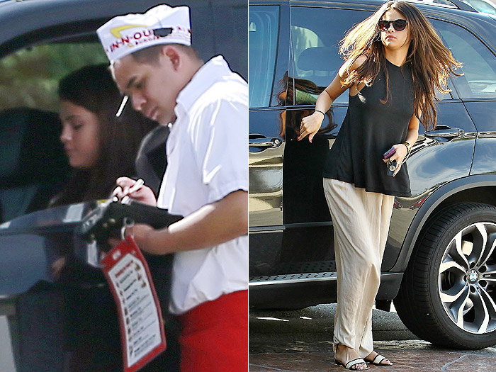 Selena Gomez é flagrada fazendo pedido em rede de fast food