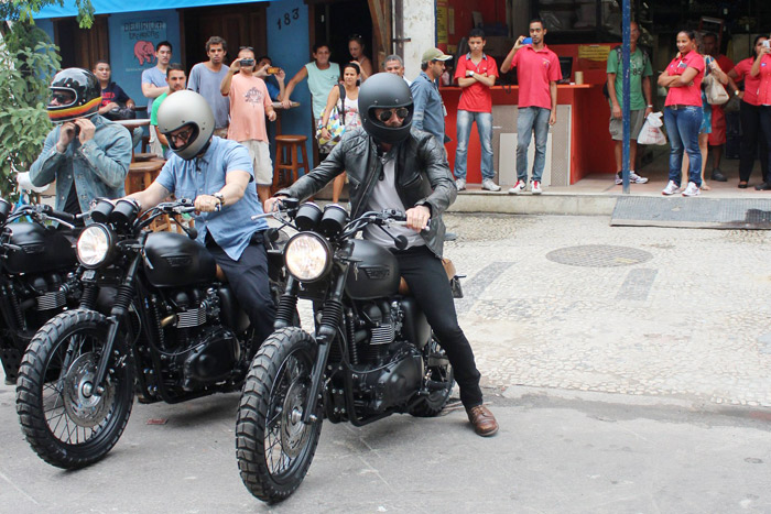 David Beckham passeia de moto pelas ruas do Rio. Veja as fotos!