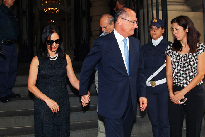 Alckmin e a mulher deixam o velório