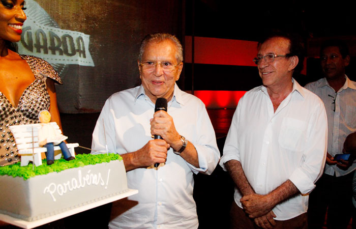 Carlos Alberto de Nóbrega comemora 78 anos ao lado dos amigos