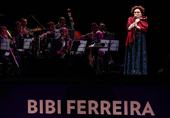  Bibi Ferreira se apresenta no Parque do Ibirapuera e emociona público