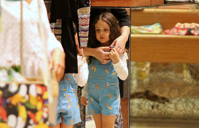 Tânia Mara passeia com a filha Maysa em shopping carioca