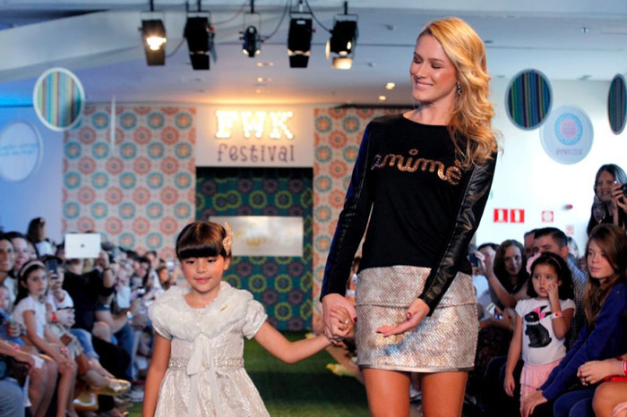 Fiorella Mattheis e outros famosos marcam presença na São Paulo Fashion Week Kids