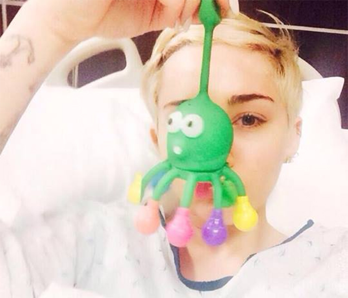 Doente, Miley Cyrus vai para hospital e cancela show em Kansas