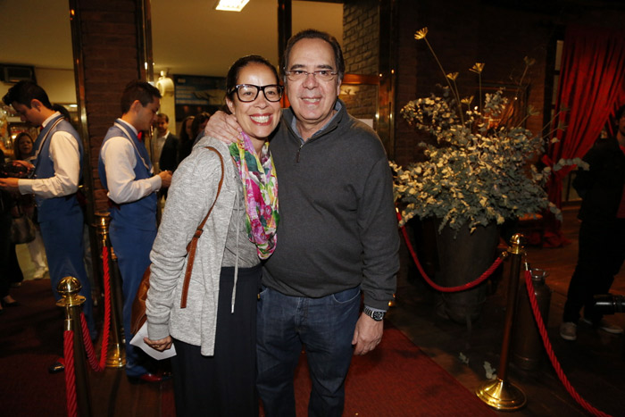 Edu Lobo, que assina parte das músicas da peça com Chico Buarque, e a filha, Mariana Lobo