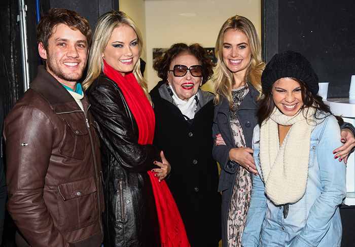 Bibi Ferreira reestreia espetáculo em São Paulo com presença de famosos