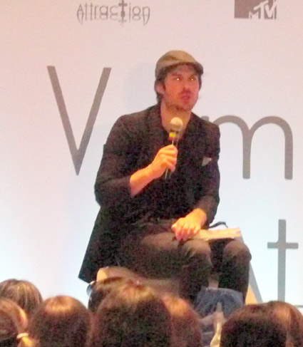 Ian Somerhalder conversa com fãs em conferência de Vampire Diaries