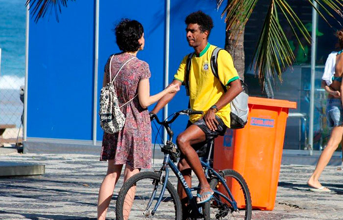 Hélio de la Peña aproveita manhã ensolarada para pedalar