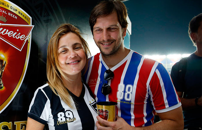 JU Vladimir Brichta e Adriana Esteves  prestigiam camarote da cervejaria Budwiser, no estádio do Maracanã
