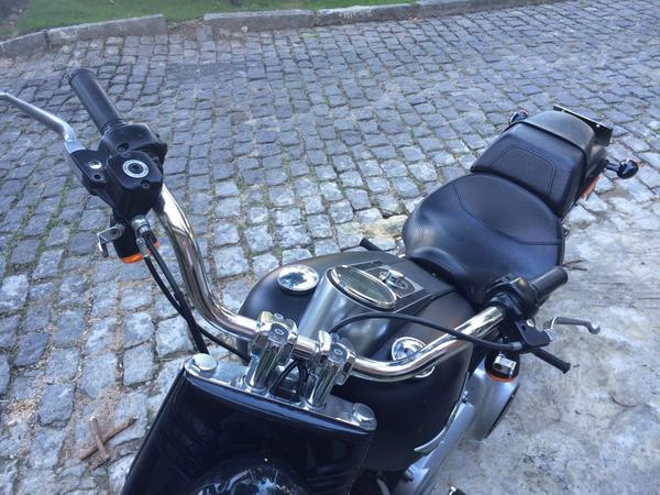 Ladrões roubam espelhos da moto de Sergio Mallandro, no Rio