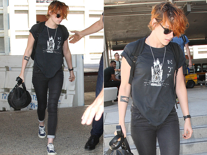 Kristen Stewart circula descabelada pelo aeroporto de Los Angeles
