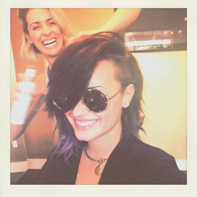 emi Lovato mostra novo visual e agrada fãs