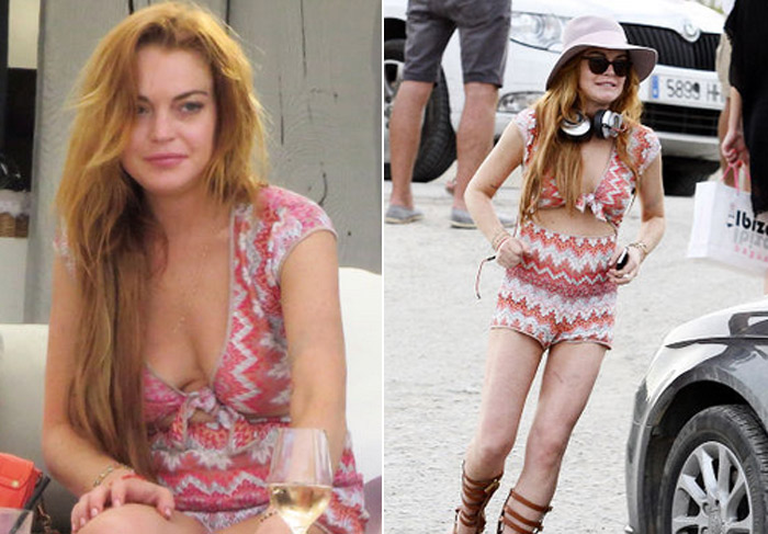 Lindsay Lohan curte praia em Ibiza com blusa decotada e shortinho