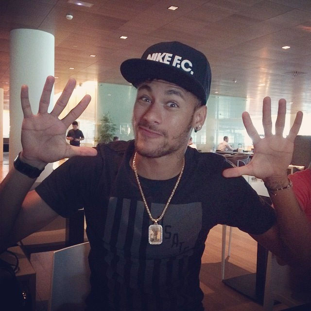 Neymar comemora 10 milhões de seguidores no Instagram 