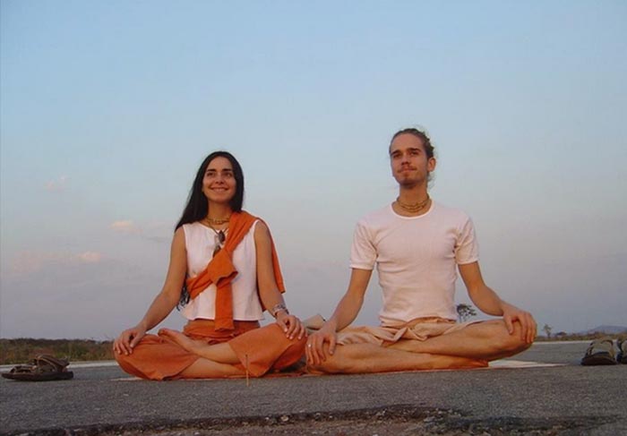 Nanda Priya e Deva Bandhu, professores de Yoga da Mariana Ximenes - www.myyogas.com.br