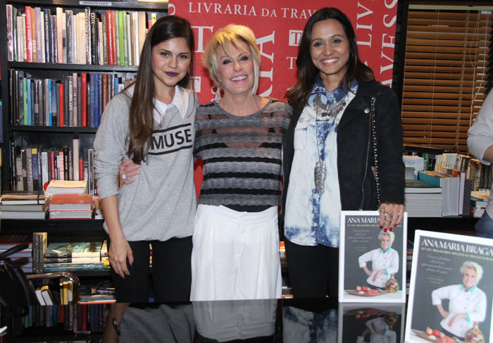 Jéssika Alves e Thaíssa Carvalho vão a sessão de autógrafos de Ana Maria Braga
