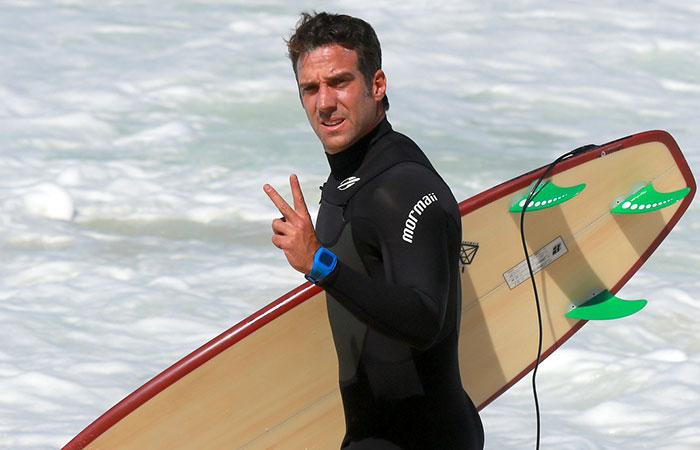  Carlos Bonow mostra habilidade no surf