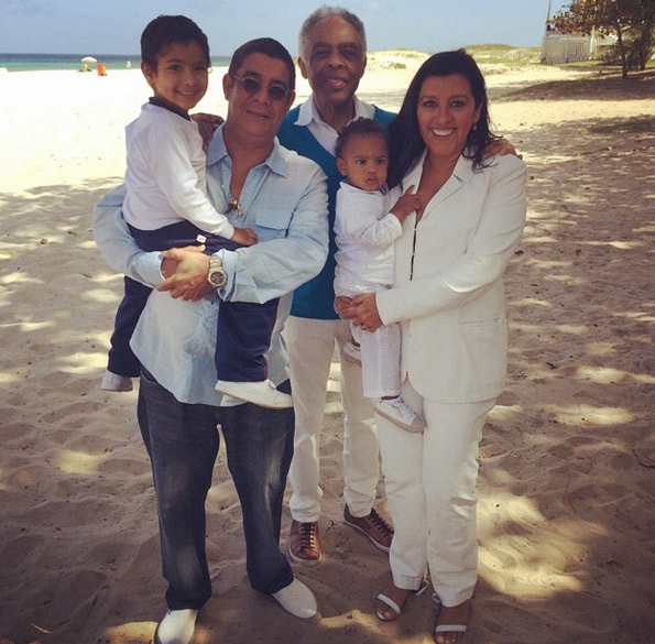 Regina Casé posta foto ao lado de Zeca Pagodinho e Gilberto Gil: 'Tipo família'
