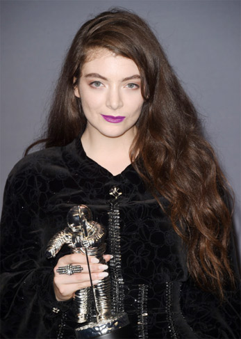 Lorde foi considerada a cantora de rock com melhor clipe do ano, por Lorde