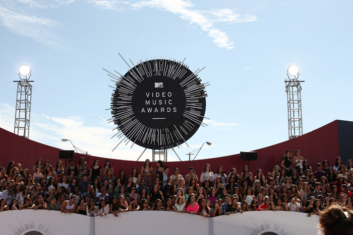 A plateia do red carpet do VMA 2014