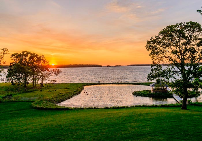 O por do sol em Strongheart Manor, a mansão de Richard Gere nos Hamptons, em Nova York.