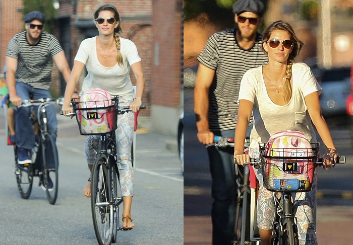 Gisele Bündchen e Tom Brady pedalam pelas ruas de Boston  - Foto: Grosby Group