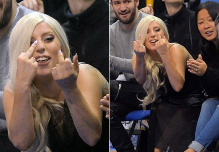 Lady Gaga mostra o dedo do meio durante jogo de basquete na Alemanha 