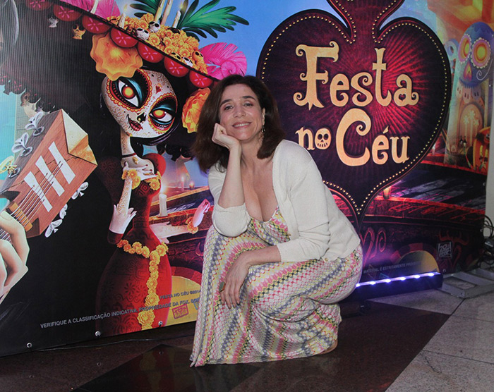 Marisa Orth vai com a família à pré-estreia de filme em São Paulo
