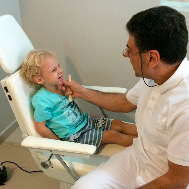  Carol Dantas leva filho ao dentista pela primeira vez