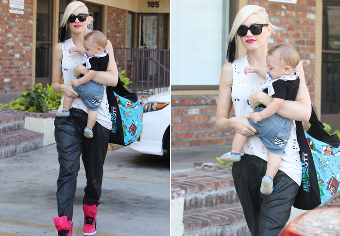 Gwen Stefani passeia com seu caçula, Apollo, pelas ruas de Los Angeles, Califórnia