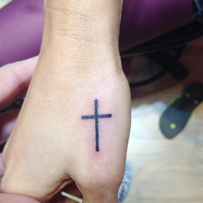 Flavia Alessandra e Otaviano Costa fazem suas primeiras tatuagens juntos