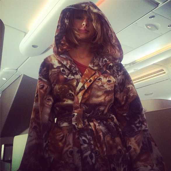 Taylor Swift veste capa de gatos para viagem de avião