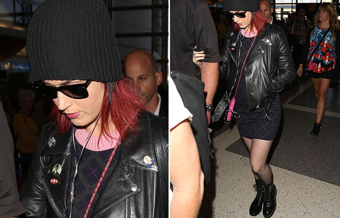 Katy Perry usa look ‘dark’ em aeroporto de Los Angeles