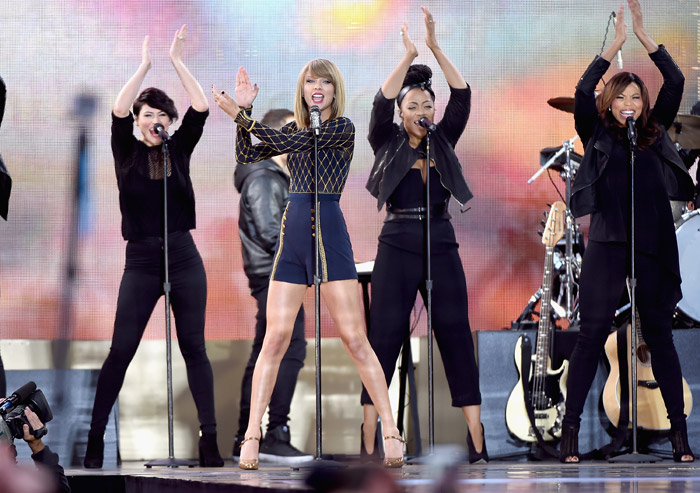  Taylor Swift arrasa em show na Times Square em Nova York