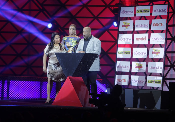 Ailton Graça recebe prêmio por Xana Summer: “Mais um desafio superado!”