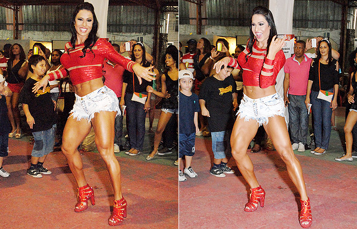 Gracyanne Barbosa se refresca durante ensaio de Carnaval em São Paulo