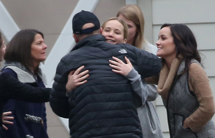 Jennifer Lawrence encontra com familiares para o Dia de Ação de Graças