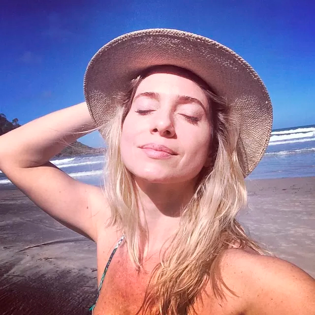  Letícia Spiller usa publicação no Instagram para dizer que está louca para tirar férias