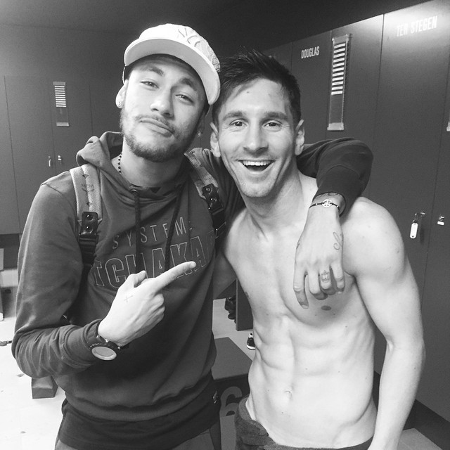Neymar posa com Messi: "Com o melhor do mundo"