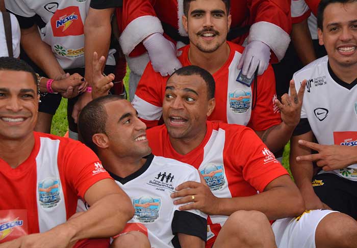  Neymar e Kaká se reúnem no interior de SP para jogo beneficente 