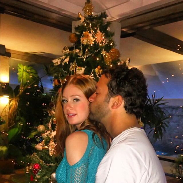 Marina Ruy Barbosa passa a noite de Natal em clima de romance com o namorado