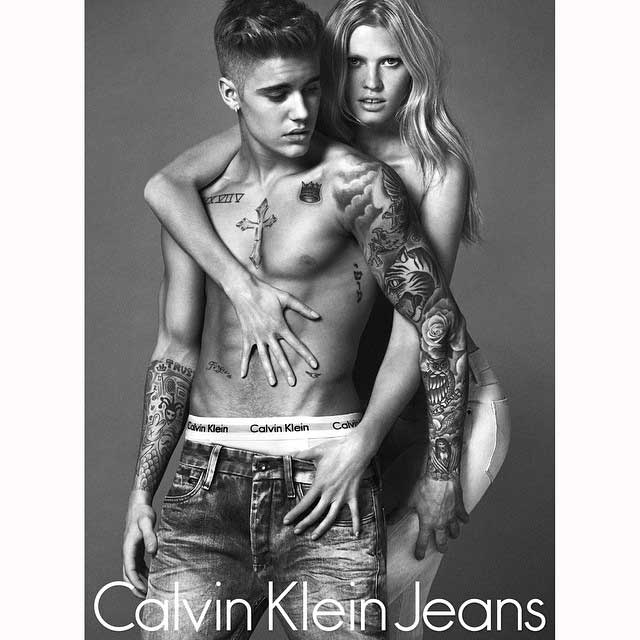 Justin Bieber sensualiza só de cueca em nova campanha. Assista!