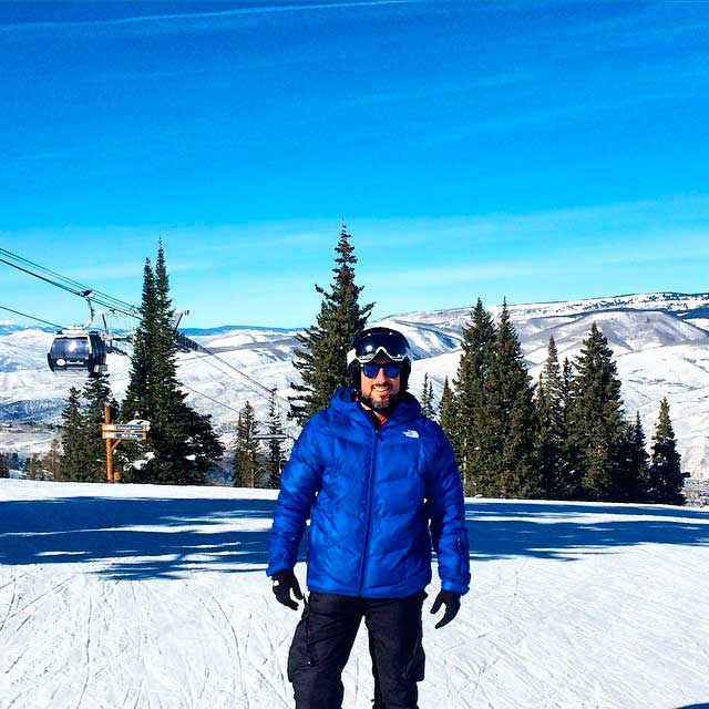 Marcos Mion sai para esquiar em montanha do Colorado, nos Estados Unidos